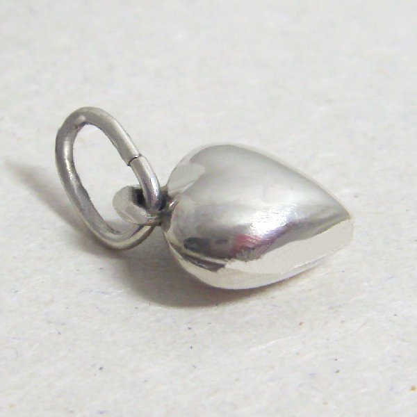 (p1572)Inflated silver pendant, motif smooth heart.